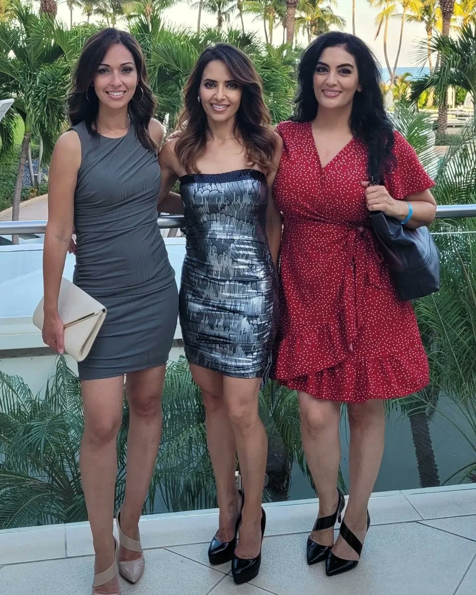 Anna Vlachos tweet media