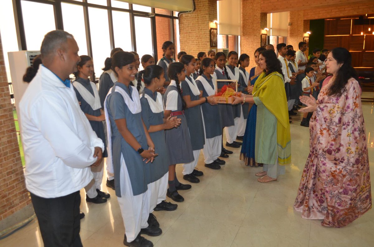 PRODefPune's tweet photo. GOC #SudarshaChakraCorps felicitated the teams of #ArmyPublicSchool #Bhopal for winning Girls under 19 Football tournament, Karate Team for outstanding performance in #SCKFI, State Karate Championship & for winning bronze medal in @WROOfficial https://t.co/zG6WGEECn0
