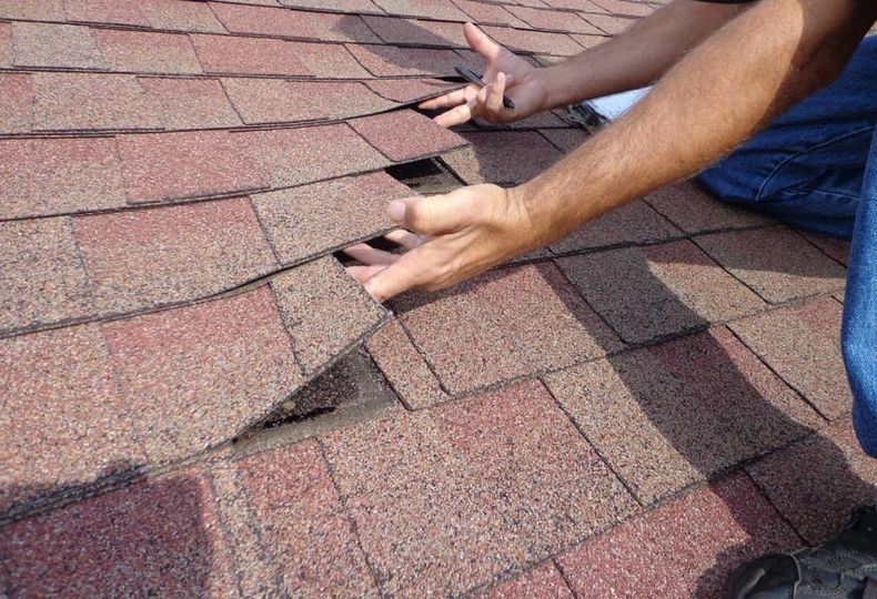 RoofBuildSol's tweet photo. 👉 We specialise in quoting for new roofs and replacement tiles and slate roofs. We will not be BEATEN on price. It cost nothing for that inspection so what have you got to lose! #checkatrade #rooftiling #slateroofing #felt #flatroofing #lead #roofing #property #Yorkshire #home https://t.co/WjxQFQDbIr