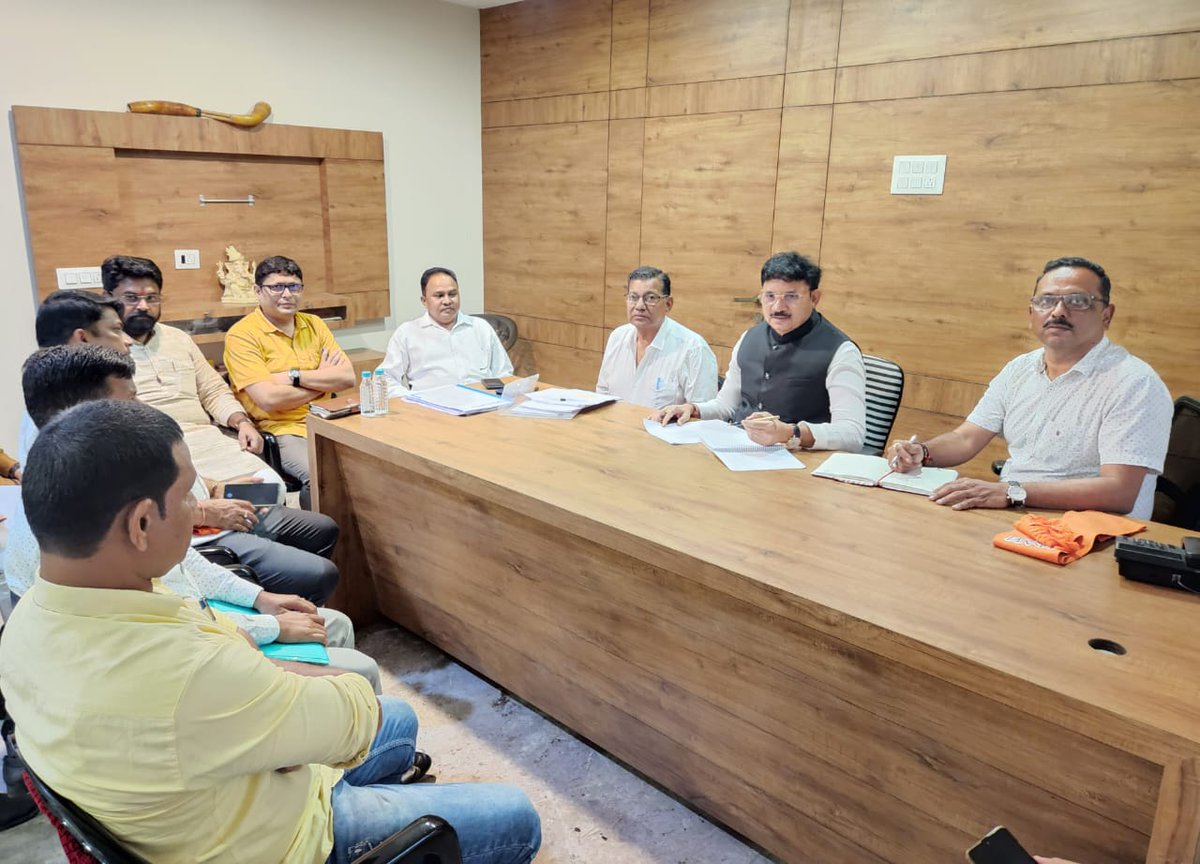 devusinh's tweet photo. मेरे दादरा व नगर हवेली के लोकसभा प्रवास के दौरान आज सेलवास में लोकसभा की कोर कमिटी के साथ स्थानीय मुद्दों व स्थानीय प्रशासन पर चर्चा हुई। https://t.co/ca4LqKpiR5