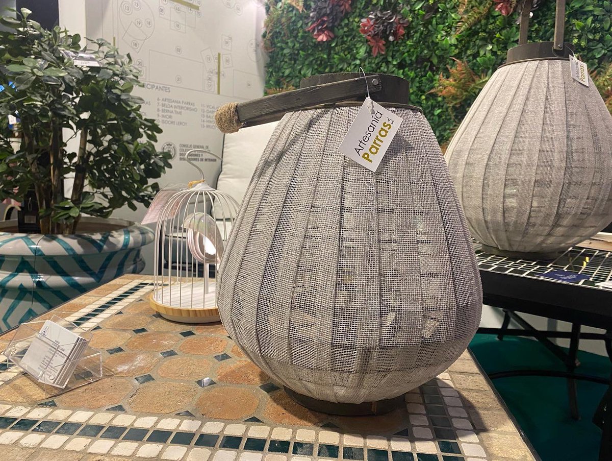 FeriaIntergift's tweet photo. En el segundo día de #Intergift2022 conocemos más piezas en el #EspacioEnObras. ✨

Marcas como #BeldaInteriorismo, @ArtesaniaParras y @BermaTime nos presentan algunos de sus mejores diseños. 

Es una iniciativa promovida por el @cgcoddi de España.

📍Pabellón 3 de @IFEMA MADRID. https://t.co/Ov2XrXbCqI