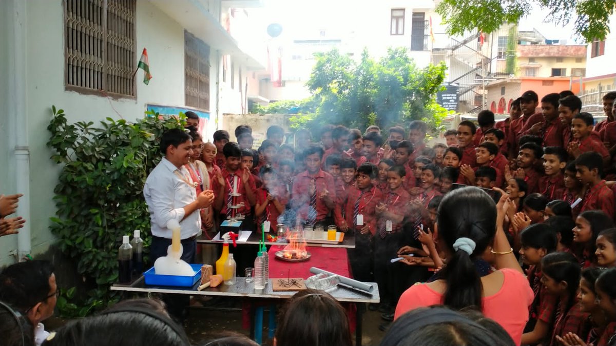 ssc_patna's tweet image. Glimpses of #ScienceDemonstrationLecture on the topic: &quot;Science and Magic&quot; held at Turning Point School, Gardanibag, Patna by @ssc_patna a unit of @ncsmgoi
 under &apos;Promotion of Science Education and its Popularization in Schools of Patna District&apos;.