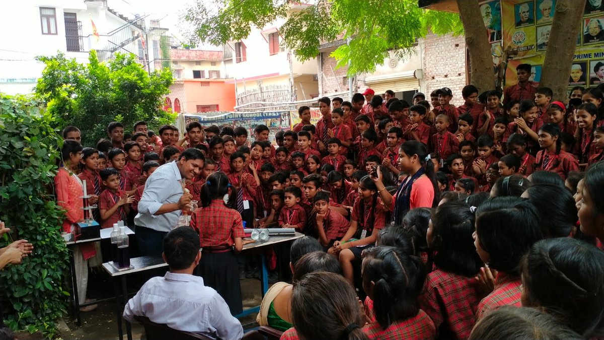 ssc_patna's tweet image. Glimpses of #ScienceDemonstrationLecture on the topic: &quot;Science and Magic&quot; held at Turning Point School, Gardanibag, Patna by @ssc_patna a unit of @ncsmgoi
 under &apos;Promotion of Science Education and its Popularization in Schools of Patna District&apos;.