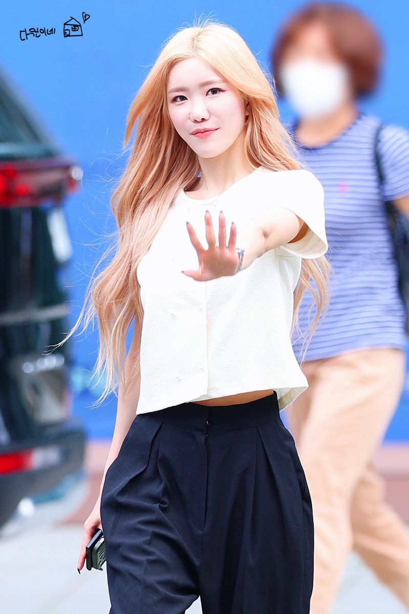 1997dawonhouse's tweet photo. 220707 🫶🏻
#WJSN #DAWON 👸🏼
#우주소녀 #다원 #우주소녀다원 https://t.co/wON1u8Qg2H