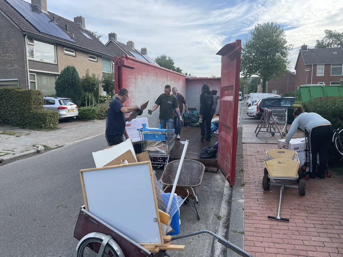 Geslaagde grofvuilactie in #vinkhuizen. Binnenkort gaat #nijestee hier de woningen verduurzamen!