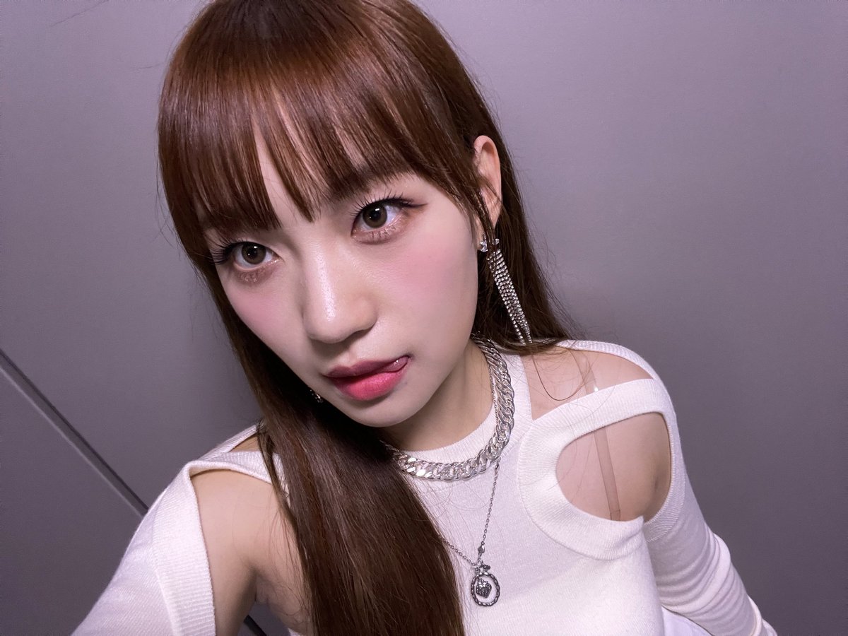 ropunwv's tweet photo. [150922] #Sohee :

켓치 모해요
보고 싶다
좋은 하루 보내는 중~?🤓

#로켓펀치 #RocketPunch #RocketPunch_FLASH #플래시 #켓치 #Ketchy #소희 https://t.co/tEZbO09JZk