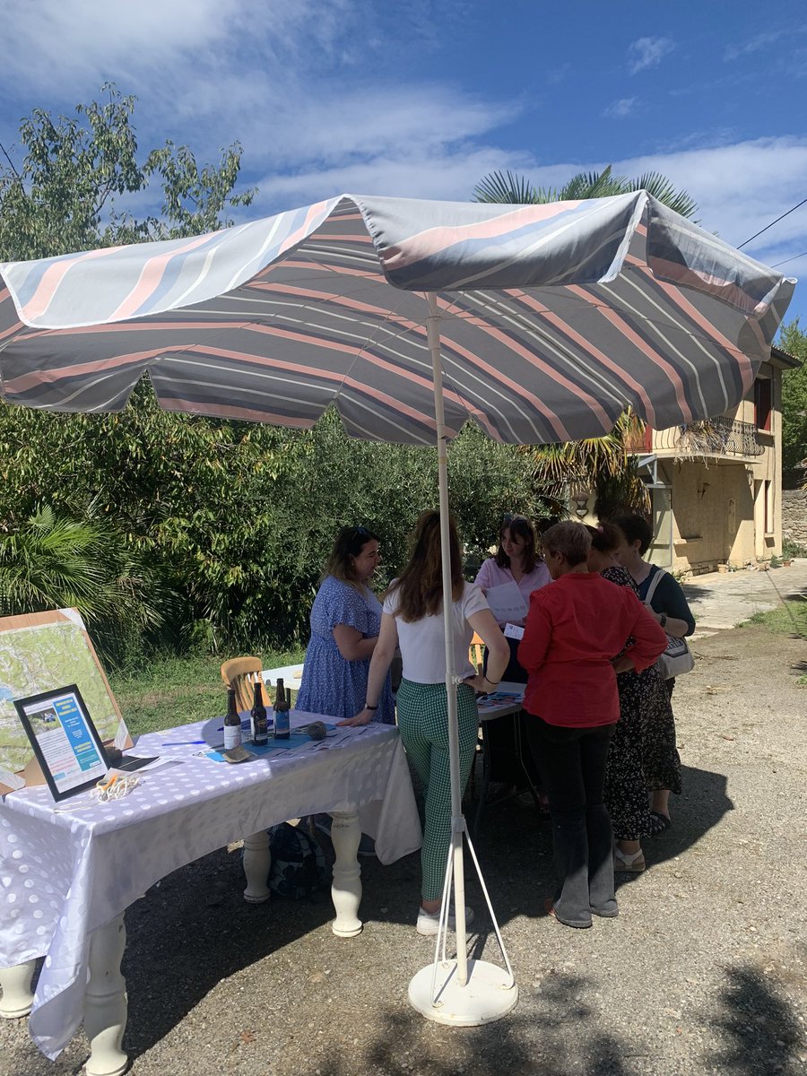 TheRiverSummit's tweet photo. The first day of #TheRiverFestival begins with the #ThreeRiversWaterBlitz 🇫🇷🫶💦💧@DCUWater @Earthwatch_Eur https://t.co/sQA82JitTA