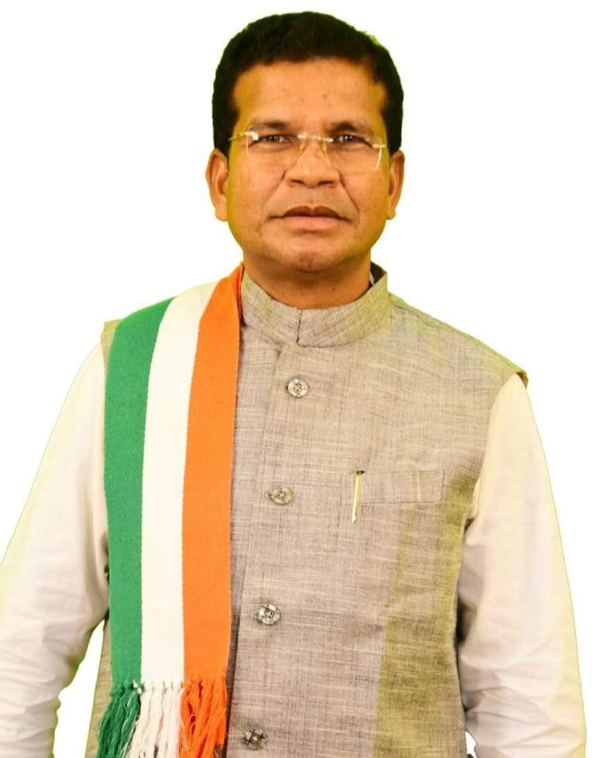 RaipurAipc's tweet photo. छत्तीसगढ़ प्रदेश कांग्रेस कमेटी के अध्यक्ष श्री @MohanMarkamPCC जी को जन्मदिवस की हार्दिक बधाई एवं शुभकामनाएं। ईश्वर से हम आपके स्वस्थ व मंगलमय जीवन की कामना करते है!💐 https://t.co/mkRo0sNp8q