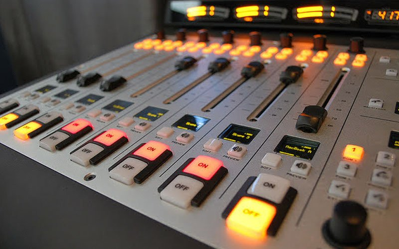Diario_ElTiempo's tweet photo. CONATEL sacó del aire cuatro estaciones de radio en Cumaná https://t.co/ufyJpq3JtO https://t.co/8nrpB5GgZj