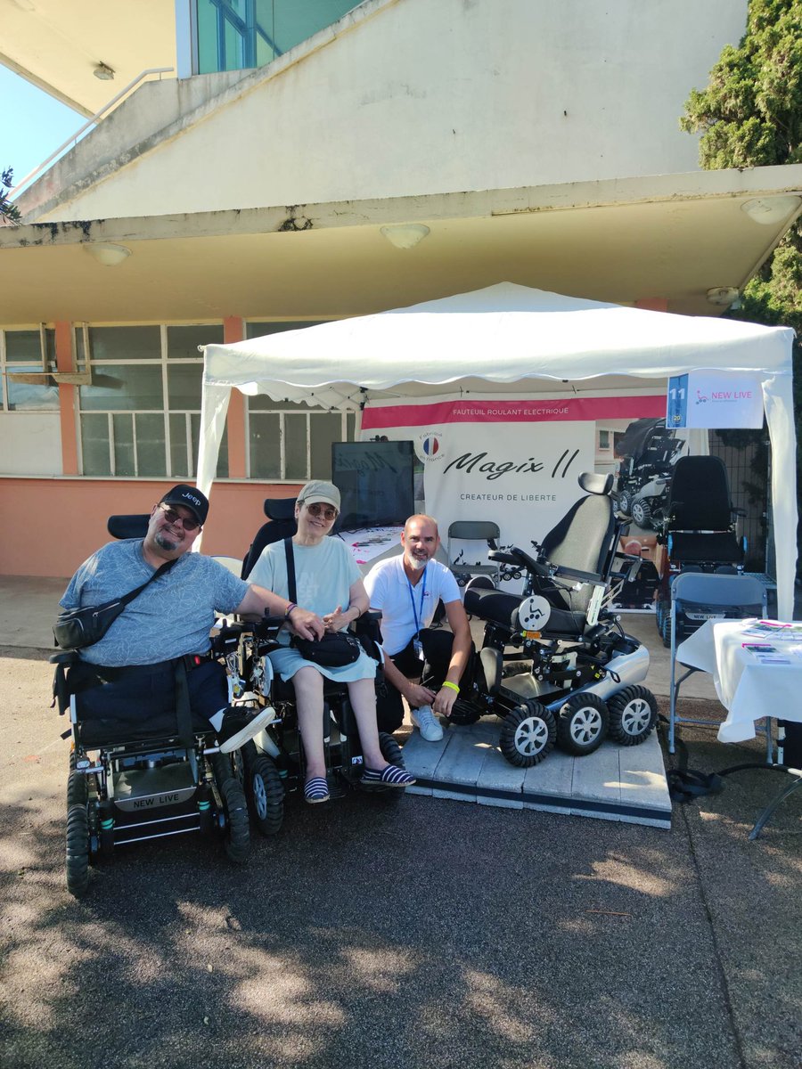 AccessibleTOUS's tweet photo. En direct du salon du matériel médical à Cagnes sur Mer à l'occasion des 20 ans de notre revendeur #handipro !
@AccessibleTOUS @NewLiveMagix 
#RDAdaptation https://t.co/uyF0LhjHa1