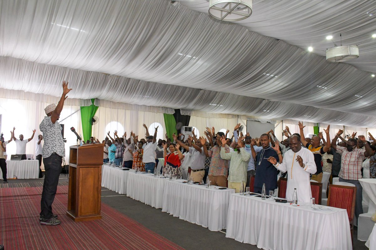 IEBCKenya's tweet photo. The Commission is now in the post-election phase of the electoral cycle. In this regard, @IEBCKenya is holding a post-election evaluation workshop to review its performance of the just concluded 2022 General Election.
#GE2022 #IEBCPEE2022 https://t.co/nAnERXGqRu
