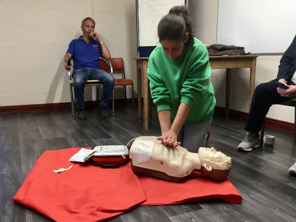 rotaryneonelife's tweet photo. The Red Lion in North Bitchburn, Crook, now hosts a community defibrillator. Our team delivered a session to residents about cardiac arrest, CPR, & use of the defib. Jane Main is the guardian & is pictured practicising her CPR technique. @WELMedical @RotaryNorthEast #keepthebeat https://t.co/XuZudDqg9P