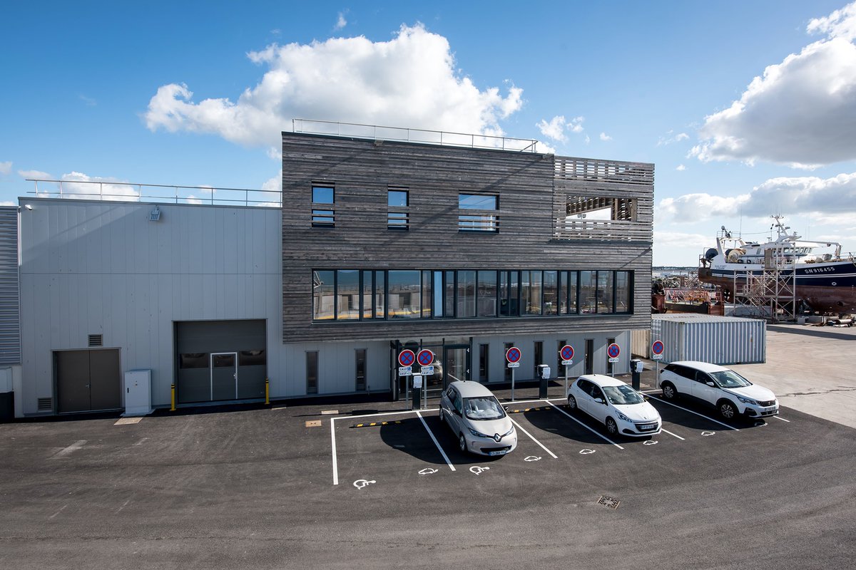 EolienMerSNA's tweet photo. 🏭 Visitez nos entreprises
A l'occasion des @VNEpdl, la base de maintenance du #ParcEolienEnMerStNazaire sera ouverte aux visites les 28 et 29 octobre prochain. #JRVE2022
✍️ Places limitées, inscription obligatoire : Charlotte.SUGLIANI@edf-re.fr https://t.co/qVMgIeAwX6