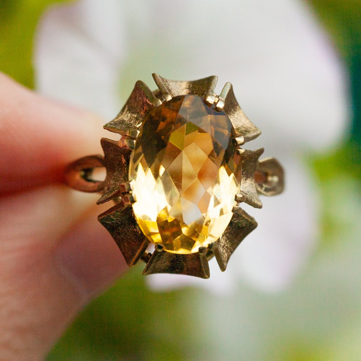 JordanJewellers's tweet photo. 💛We absolutely adores this fabulous pre-owned 9ct gold citrine ring, and we think you will too! 💛

https://t.co/3F1wsob8uO https://t.co/e0pJhpS1dT