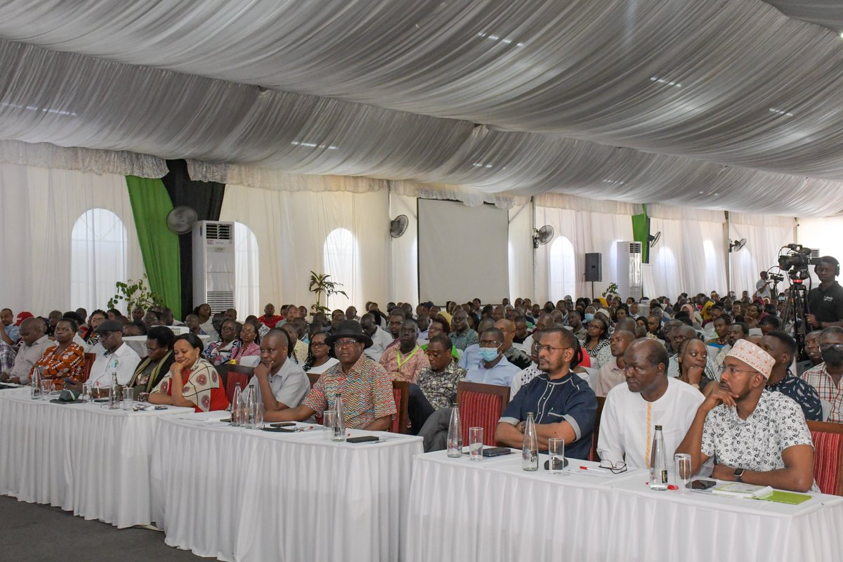IEBCKenya's tweet photo. The Commission is now in the post-election phase of the electoral cycle. In this regard, @IEBCKenya is holding a post-election evaluation workshop to review its performance of the just concluded 2022 General Election.
#GE2022 #IEBCPEE2022 https://t.co/nAnERXGqRu
