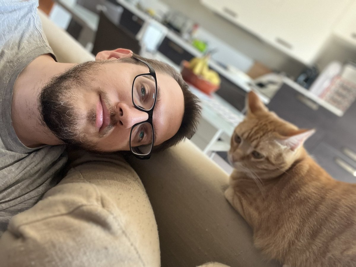 fox2185's tweet photo. Miao 🐱 🥰 https://t.co/WwoOC08JlA