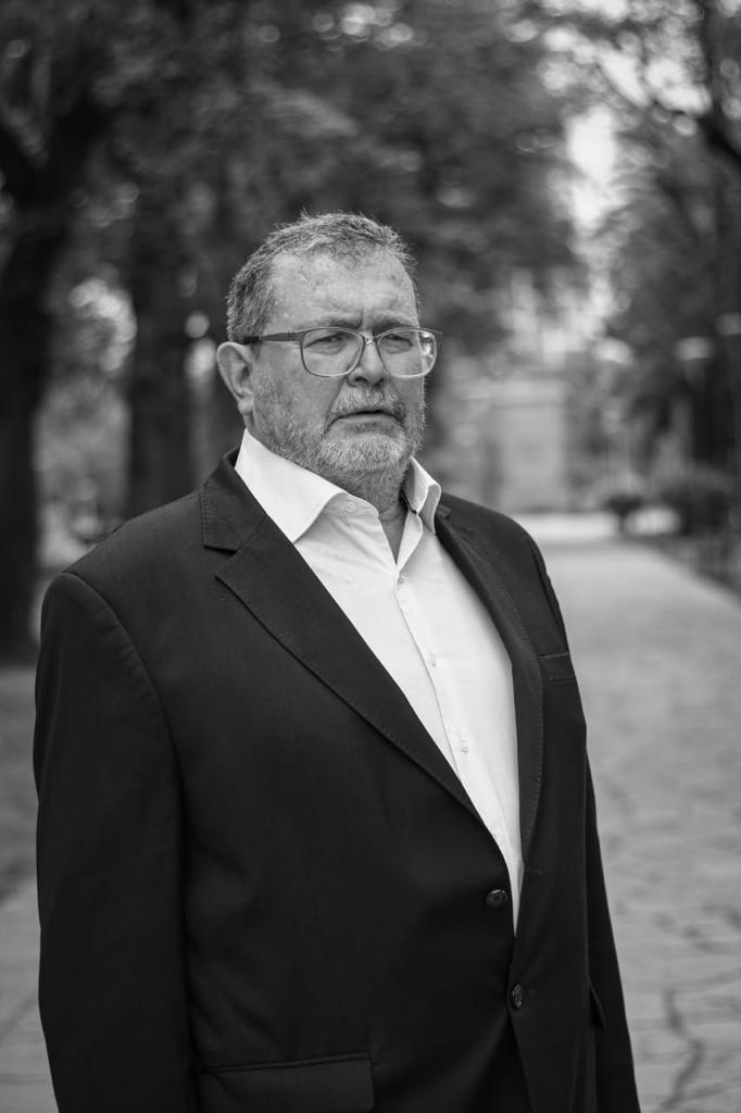 EdiEndymion's tweet photo. Hoy estaremos en la Librería 'Tierra de fuego' de Madrid presentando el extraordinario poemario de Pedro Jorge Solans "El extraño si bemol color sepia". Y presentado por Jesús Ayuso. Todo un lujo.

#EdicionesEndymion https://t.co/C6ENYJagjI