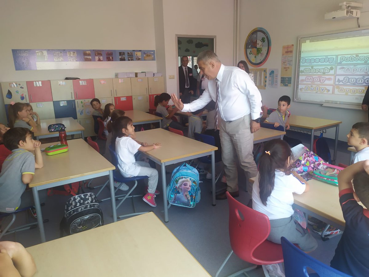 KesanBahcesehrK's tweet photo. Bahçeşehir Koleji Genel Müdür Yardımcımız Sn. Savaş Boyar kampüsümüzde öğretmen ve öğrencilerimizle bir araya gelerek değerlendirmelerde ve iyi dileklerde bulundular. Kıymetli paylaşımları ve keyif veren nazik ziyareti için kendilerine teşekkürlerlerimizi sunarız.❤️💙 https://t.co/BNWF9MEHnq
