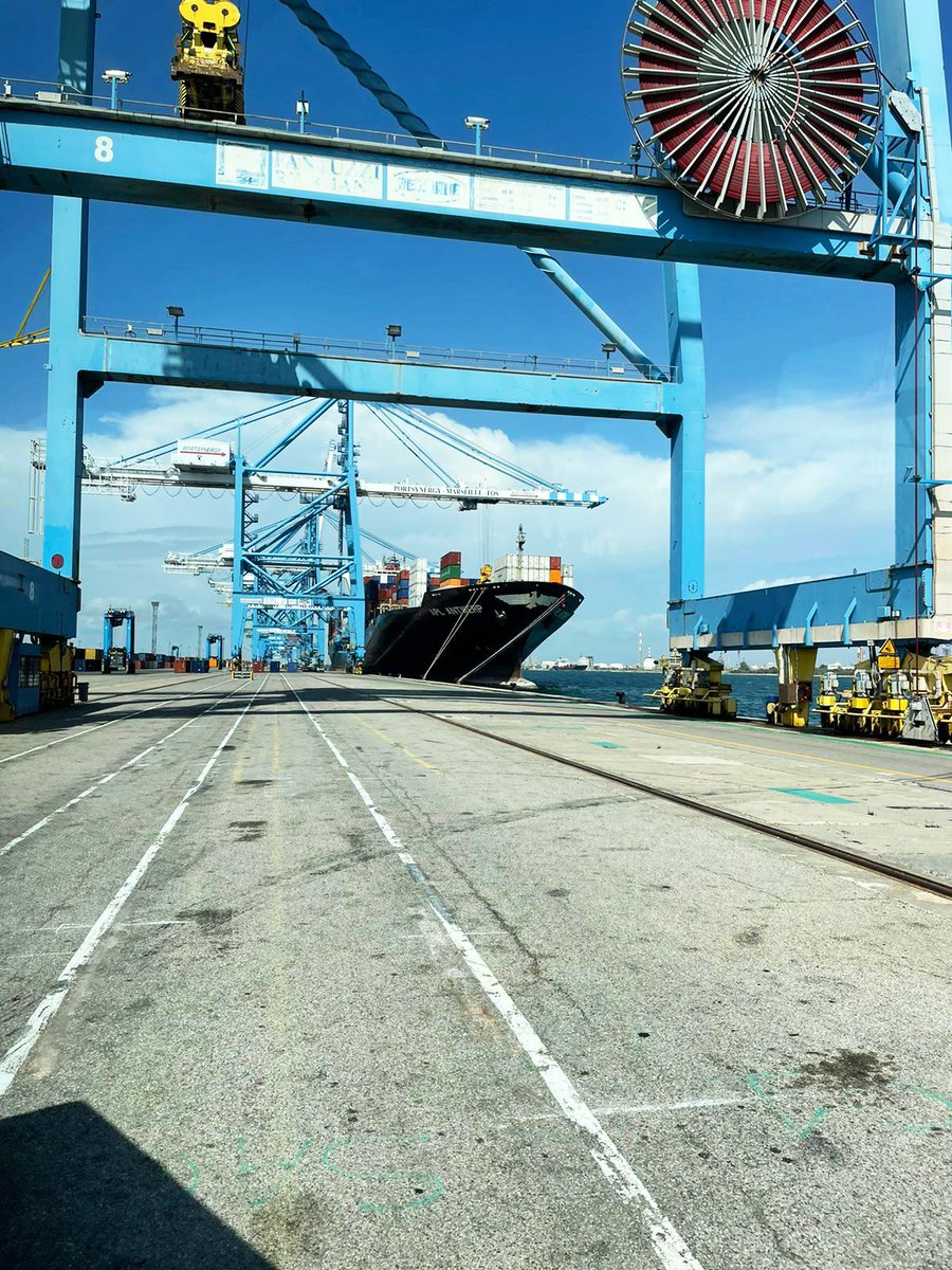 Photowatt's tweet photo. Mardi dernier, notre équipe logistique s'est rendue au port de Fos-sur-mer pour visiter le terrain de jeu de nos collaborateurs maritimes 🌊 !

Un grand merci à @JASWorldwide pour leur accueil et leur organisation exemplaire !⚓☀️

#shipping #teamwork #solarenergy https://t.co/N1QdE7iyUB