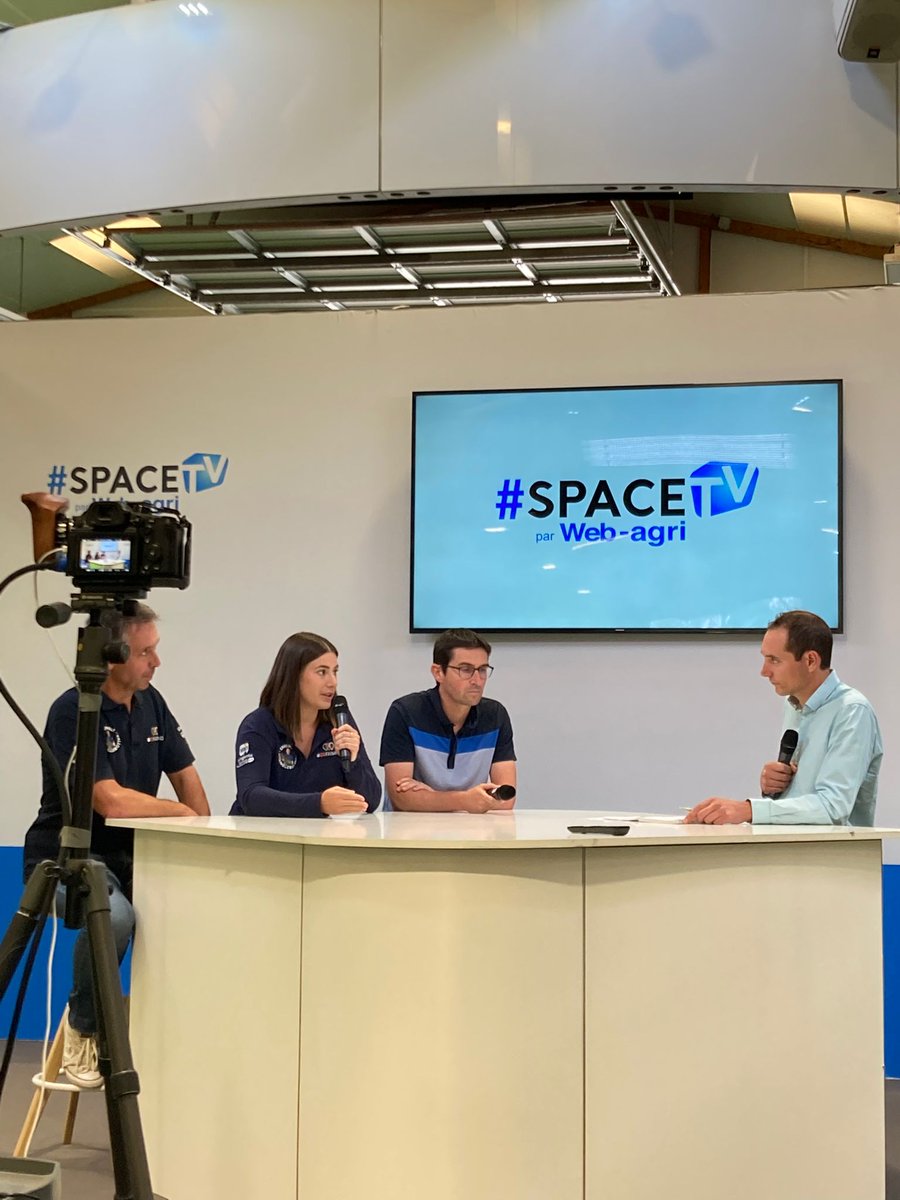 LacombeMelanie2's tweet photo. 3️⃣ jours au @SPACERennes , riche en échanges et rencontres, toujours un plaisir 😊. Je retiens les moments de rencontres avec @FrAgTwittos et @agriculteursBzh que j'ai pu prendre le temps de découvrir et les échanges avec nos Membres @Co_Farming et partenaires. 
A bientôt 😉 🔜 https://t.co/ZuUDEVdXMN