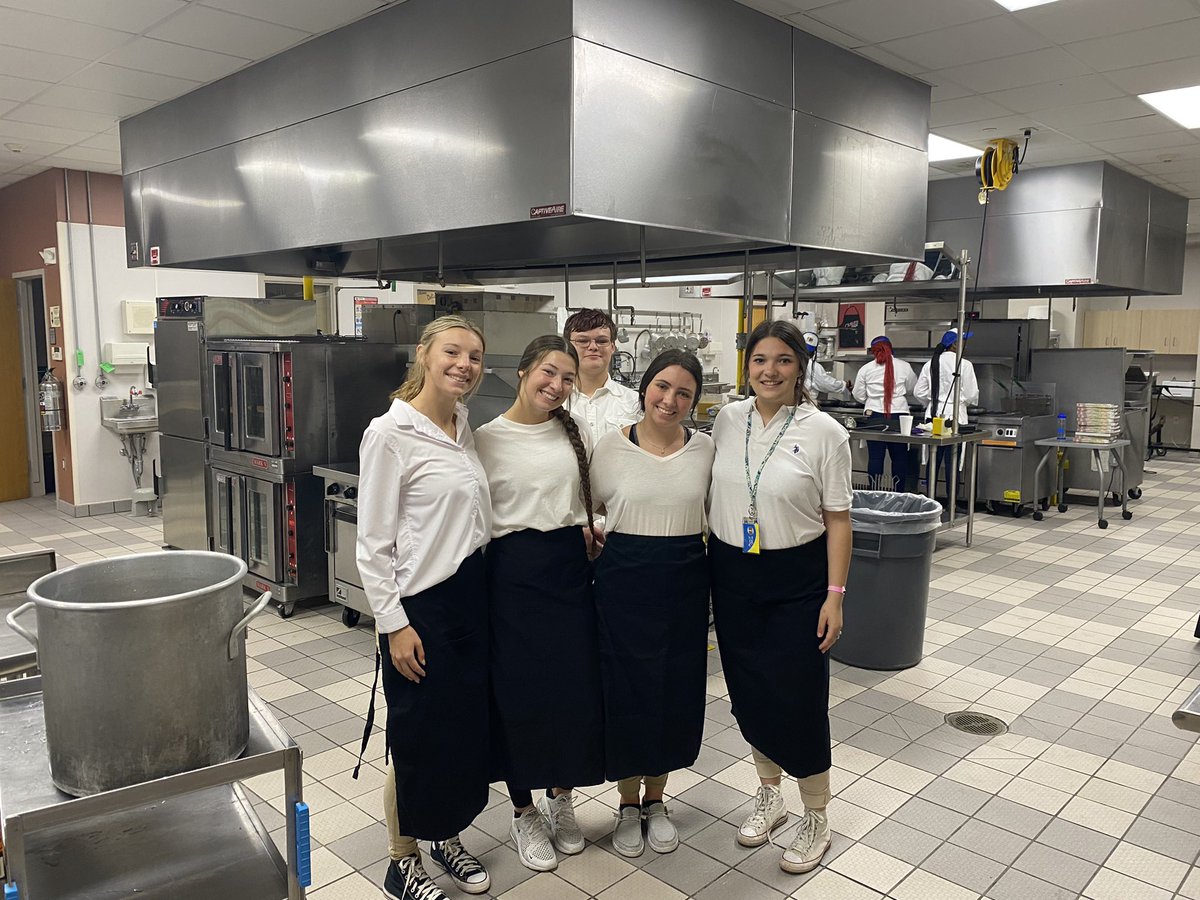 Ken_Oertling's tweet photo. Project based learning at it’s best! Our @satellitecenter students hosted @boyscouts Golden Eagle Award Breakfast this morning. Their food was delicious and service excellent💯. Well done!!🙏 #ExpectExcellence💯 #ProjectBasedLearning #FutureReady https://t.co/wWR6scZl66