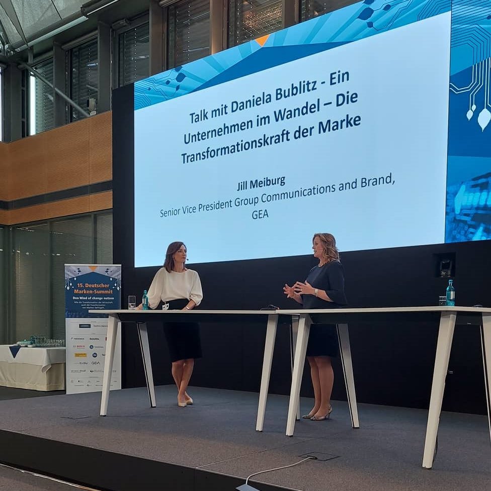 FAZInstitut's tweet photo. Im Talk mit @DanielaBublitz1 spricht @jillmeiburg, Senior Vice President Group Communications &amp; Brand bei der @thegeagroup, über die Ziele der "Mission 26" und wie das Unternehmen mit der aktuellen Kampagne "Engineering for a better world" die Welt nachhaltig verbessern will. https://t.co/POhIcm95Gq
