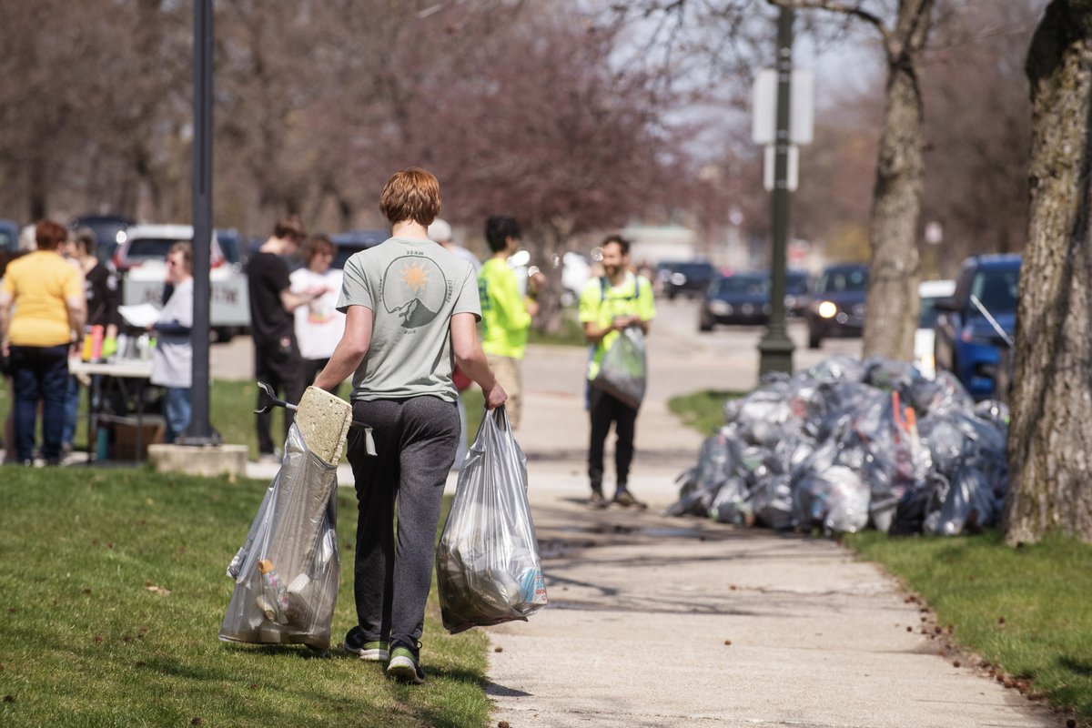 Grateful for our amazing volunteers that keep this island beautiful! Join the team this Saturday at another Keep Belle Isle Beautiful clean up from 9:30am-noon at the @belleisleaquarium  🌱