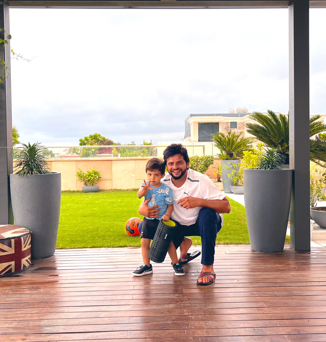 ImRaina's tweet photo. My gym buddy for today ❤️ https://t.co/fFRqA3ek7A