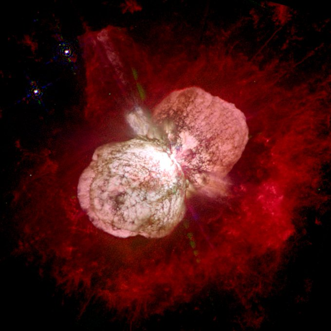 EricLagadec's tweet photo. Ceci est l'une des étoiles les plus impressionnantes de notre Galaxie. Eta Carinae, est ~200 fois plus massive que le soleil et a connu une éruption majeure en 1843, devenant alors la deuxième étoile la plus brillante du ciel! Thread rapide👇 https://t.co/s4UkLGh9Rs
