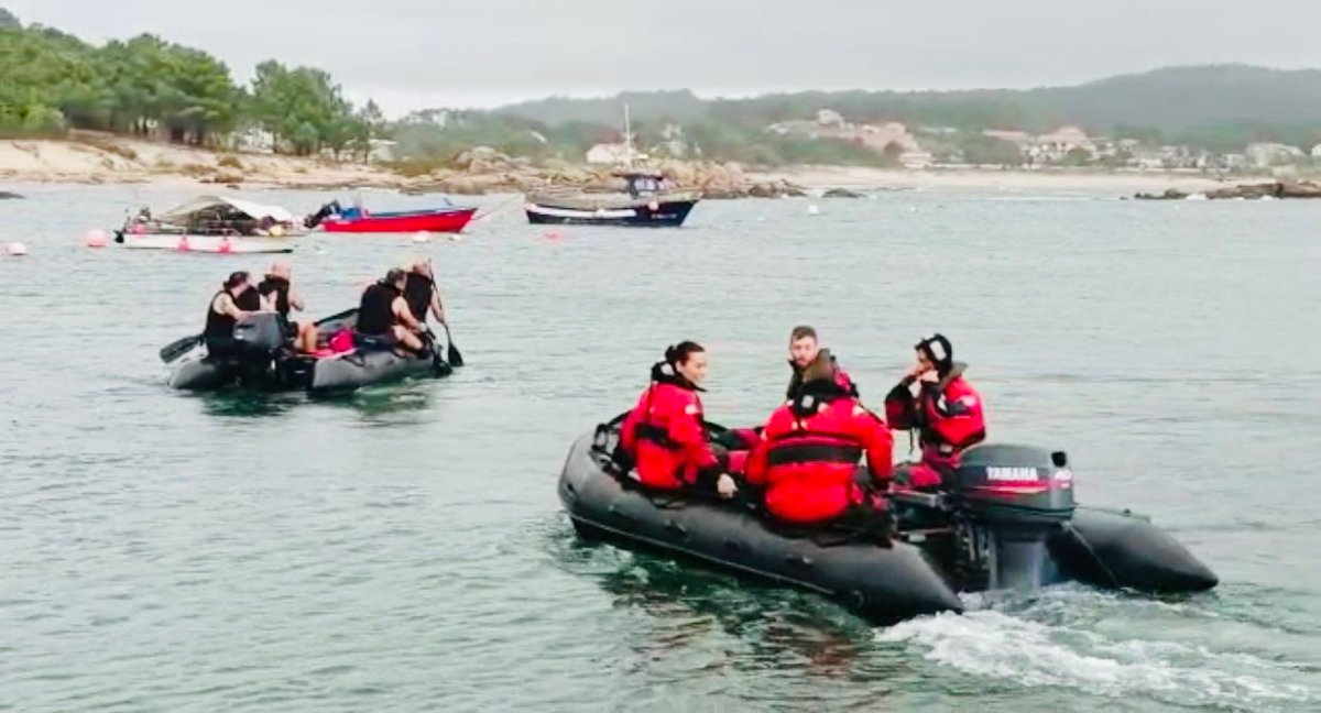 Antartica_ET's tweet image. La XXXVI @Antartica_ET del @EjercitoTierra realiza prácticas de navegación en O’Grove para prestar apoyo en las misiones científicas en la Antártida de:
🛟“hombre al agua”
🚤“entrada y desembarco con traje VIKING” y
🛶“desplazamiento con remo”. 

🪖👨🏻‍🔬👩🏼‍🔬🇦🇶