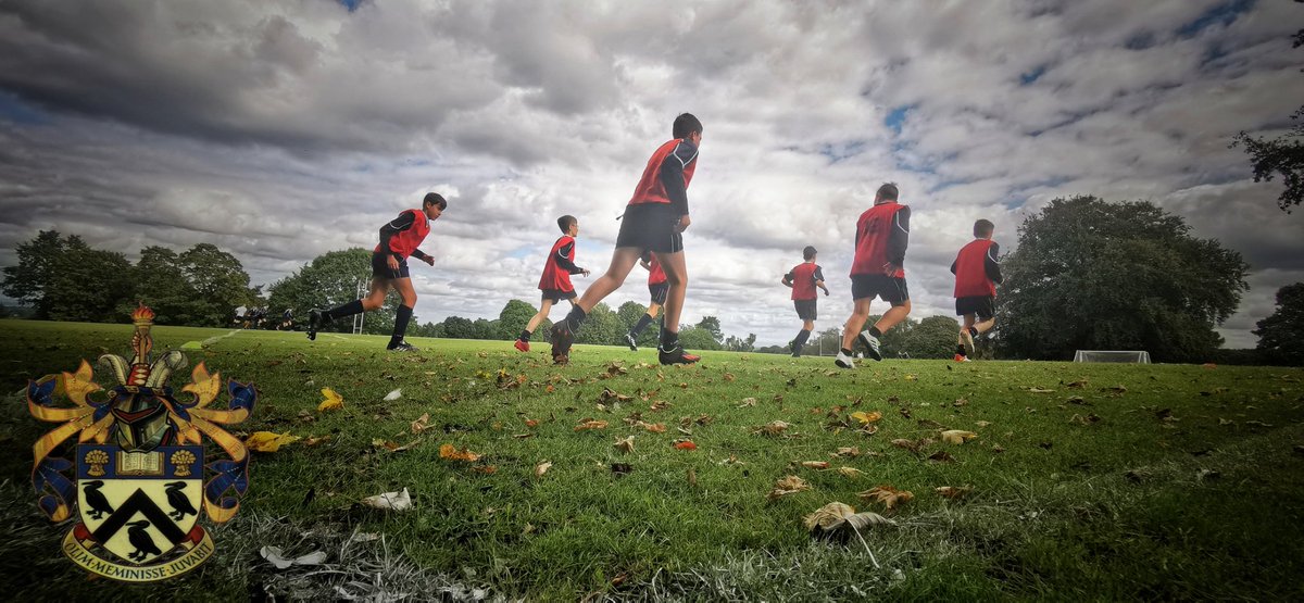 LymmHighSports's tweet photo. Year 8 Boys PE - instilling the importance of warming up correctly before participating in sport. #DoingThingsRight #EnjoyingPE https://t.co/DeQYLtDOjW