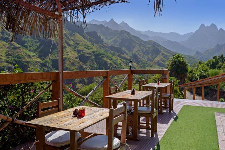 Imagine eating your breakfast while gazing at this stunning view! 😍 Discover Pedracin Village on the beautiful island of Santo Antão: bit.ly/2hNglpE