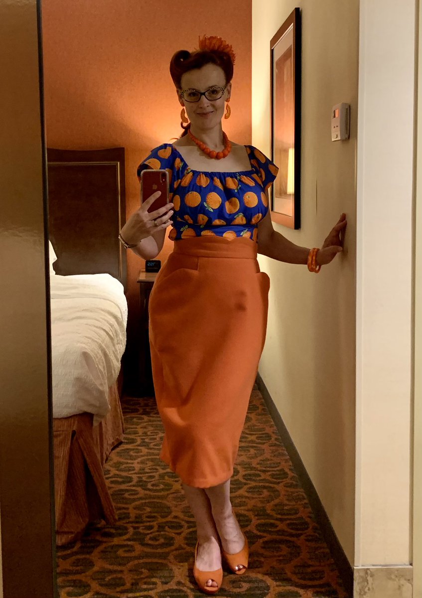 #MeMade #OrangeoftheDay. Because orange I glad I came all this way to #CMWorld to refresh my brain and fill my heart with an overflowing cup of content marketing inspiration! Day Two, bring it on!! 🧡🍊🤓