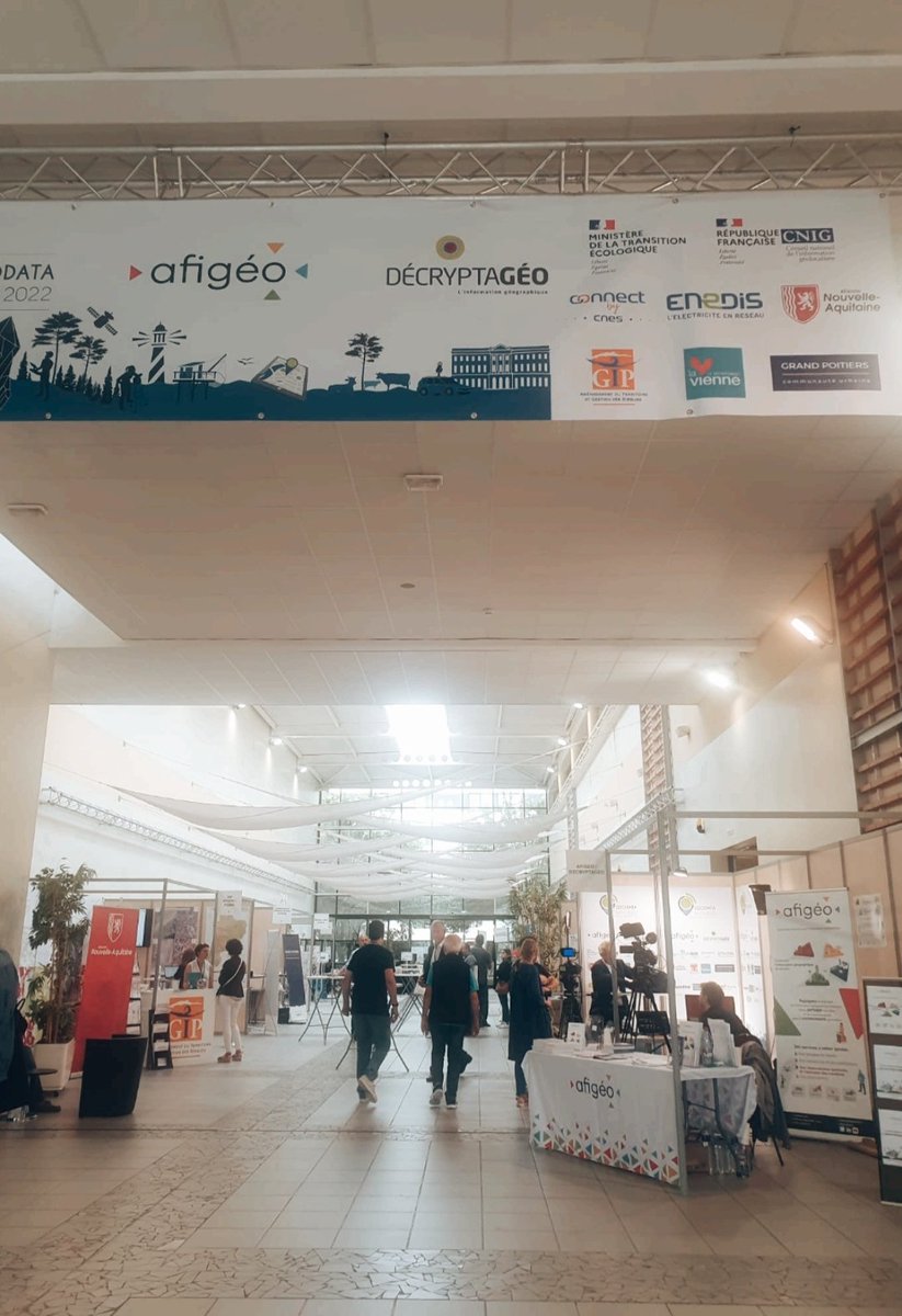 Sitroom_io's tweet photo. Sitroom participe aux #geodatadays, l'événement de référence sur la géographie numérique 🌐 nous sommes à Poitiers pour rencontrer les acteurs de la #datageo d'aujourd'hui et de demain, et présenter la solution Sitroom ! 💡 https://t.co/bOAHYPJTFC