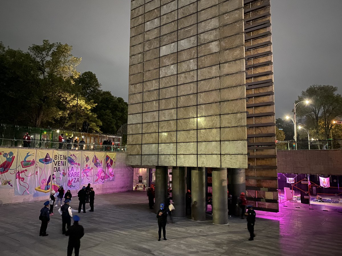 Estamos familiares del colectivo en una manifestación pacífica en la estela de la paz para exigir que cese la violencia en el país. 
#NiPerdónNiOlvido