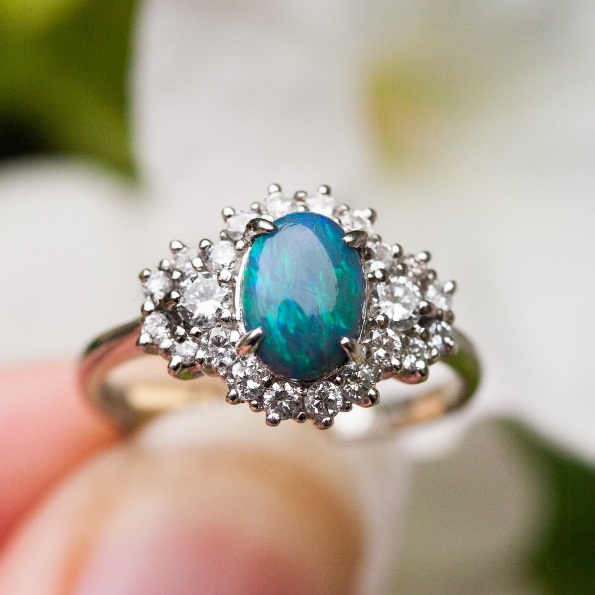 JordanJewellers's tweet photo. 🖤The stone in this ring is a stunning black opal!🖤
Opals are the birthstone for October and black opals are just one variety of this stunning gem! 

https://t.co/tvDT3J0lPe https://t.co/rxyxoh8pr5