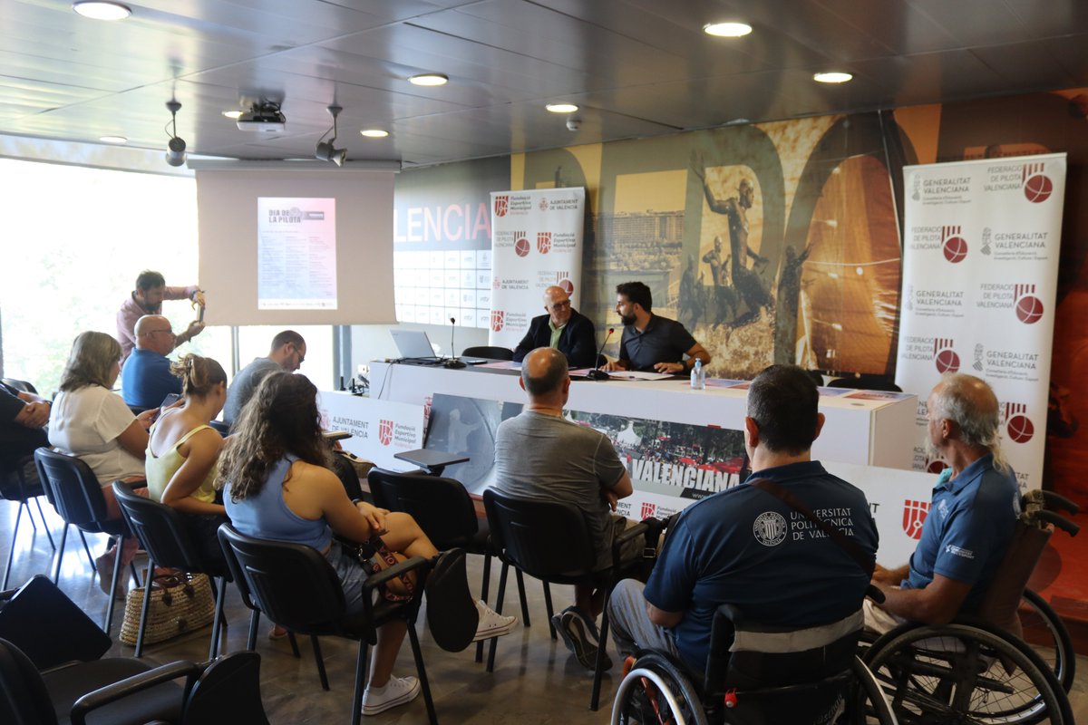 fedpival's tweet photo. DIA DE LA PILOTA · Arriba la setmana gran del nostre esport. Consulta tots els actes, ací 👉 https://t.co/LBD39xuOK5
#pilotamola #vadedona @FDMValencia @generalitat @AjuntamentVLC #raspall #fronto #ratlles #llargues #perxa #galotxa #escalaicorda #galotxetes https://t.co/HSxsfcp03L