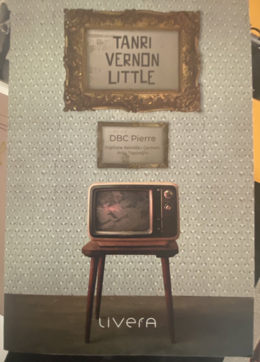 KIRAATHANE24's tweet photo. @LiveraYayinevi’nin #KıraathaneKitapŞenliği’ndeki standında #DBCPierre’in Man Booker ödülü alan romanı #TanrıVernonLittle da dikkat çekiyor. Kitabı Türkçeye çeviren Arzu Taşçıoğlu. https://t.co/65xBW9MiV5