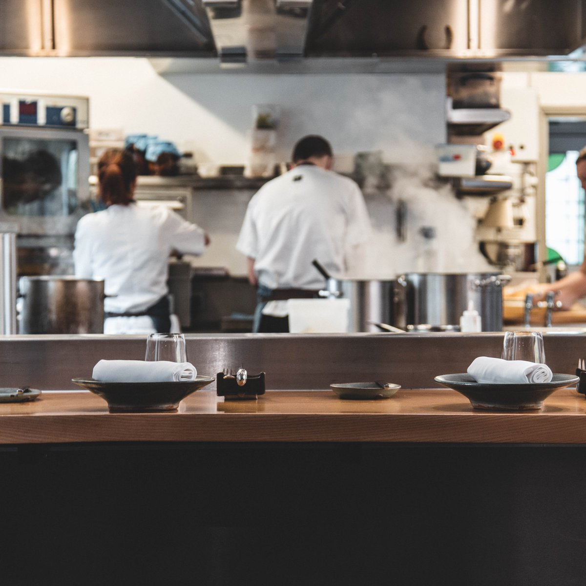 FischersBaslow's tweet photo. Dine in the heart of our kitchen! Our Kitchen Tasting Bench is available for 2 - 4 guests. Contact our team for availability or book online
#UniqueDistrict #FischersBaslow #ThreeRosette #FourStar #AAHospitality #KitchenBench #ChefsofInstagram #FineDining #somethingspecial https://t.co/3224kiqNN5