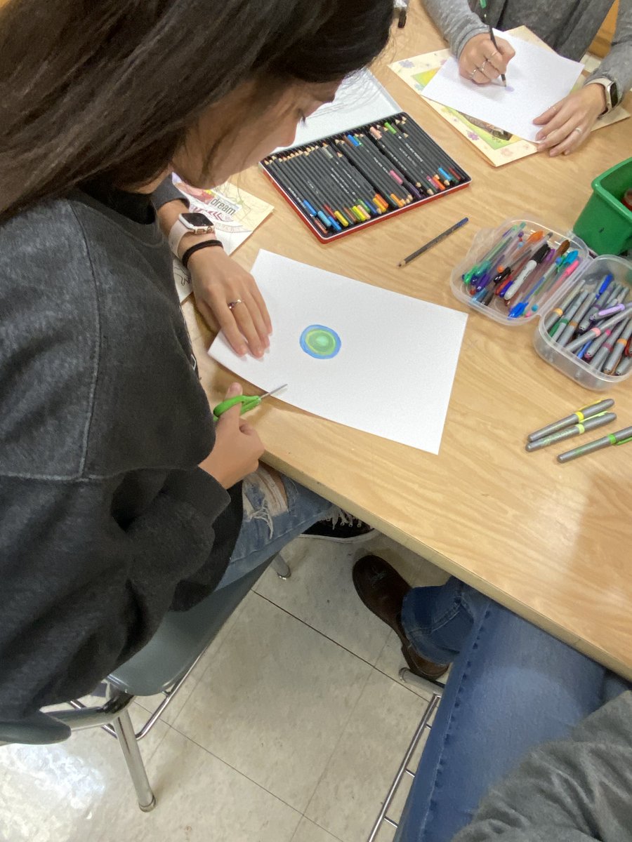 kdubsartclass's tweet photo. Its NATIONAL DOT DAY, which celebrates creativity! Students are setting their work aside today for 10 min to watch #thedot story book by Peter Reynolds &amp; then create their own creative dot to collage together to make a larger work.@EFEAteaches @EFWarriors #efpride #nationaldotday https://t.co/YoODoSnUaq