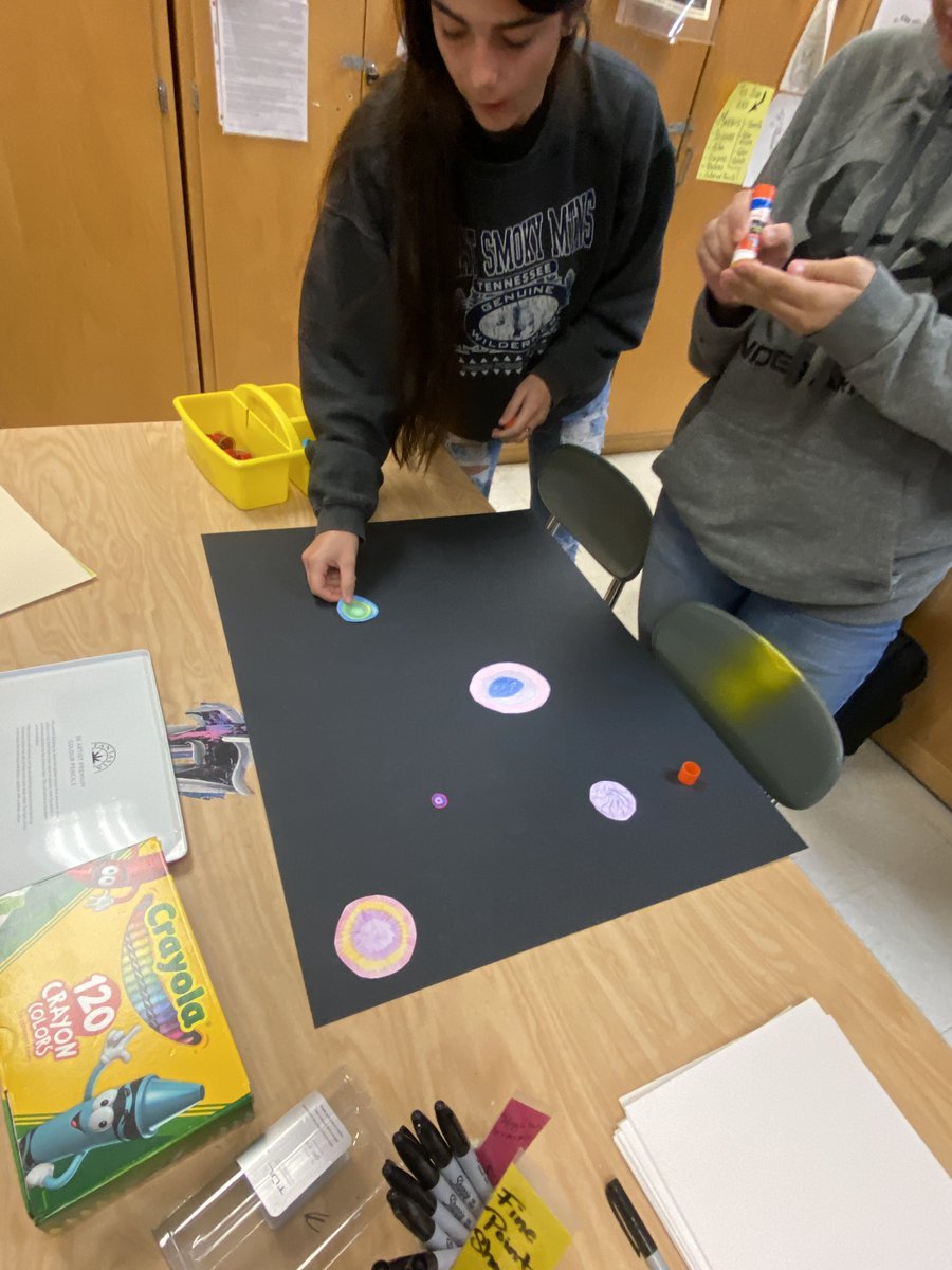 kdubsartclass's tweet photo. Its NATIONAL DOT DAY, which celebrates creativity! Students are setting their work aside today for 10 min to watch #thedot story book by Peter Reynolds &amp; then create their own creative dot to collage together to make a larger work.@EFEAteaches @EFWarriors #efpride #nationaldotday https://t.co/YoODoSnUaq