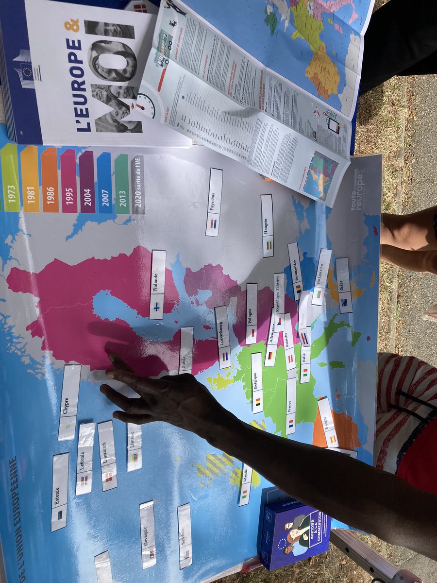 PauEuropeDirect's tweet photo. Étudiants informés - Étudiants engagés 🇪🇺🫂 Retrouvez-nous sur le campus d’@universite_uppa pour connaître nos offres #EUSolidarityCorps #youthexchanges et pour parler de citoyenneté européenne au local 🤩 #langues #migrants #ReadyEU https://t.co/Jq5p96Sz1O