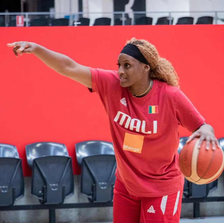 bballmali's tweet photo. La TOUTY, la meilleure meneuse de l’Afrique en Afrobasket women 2019 à Dakar. Elle débute également sa première expérience en @fibawwc
#bballmali #fibawwc #GoMali @Poupexe https://t.co/nsuKfHtZcX