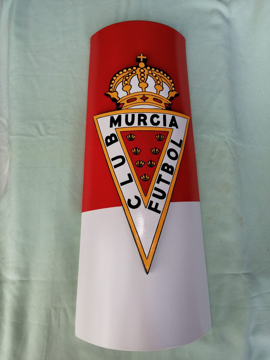 El Real Murcia líder de 1RFEF y soñando con volver al fútbol profesional.
Sin duda alguna, el lugar que por afición, ciudad y estadio se merece!
Nueva Condomina deseando gritar los goles de los pimentoneros... VAMOS REAL MURCIA!!