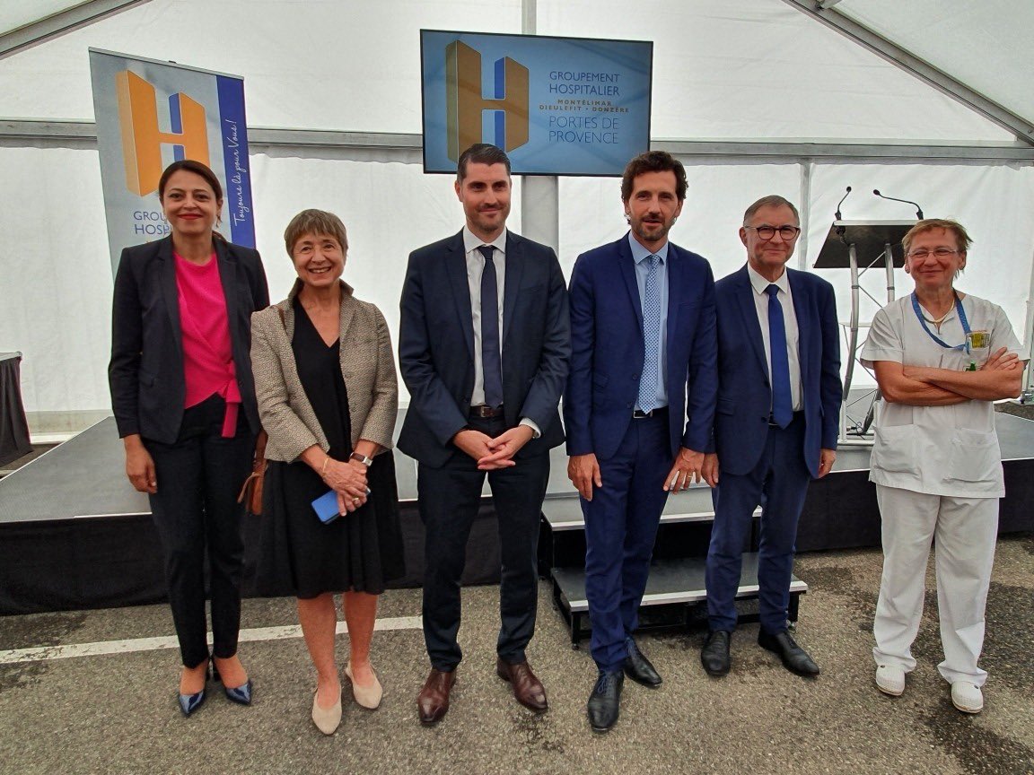 ARS_ARA_SANTE's tweet photo. #Evénement📍26 | Jean-Yves Grall, DG de l’ARS a célébré les 40 ans du CH de Montélimar 
« Aborder cet avenir c’est aussi prendre en compte les diverses évolutions pour mieux répondre aux besoins de la population, raison d’être pérenne et constante d’un hôpital : bien soigner » https://t.co/jj3uKRpOUt