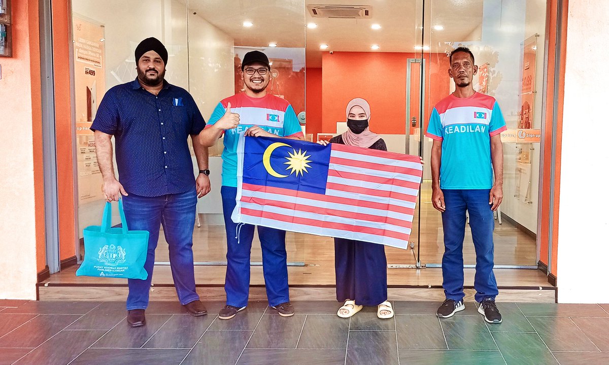amar_amk9757's tweet photo. Selamat Menyambut Hari Malaysia kepada seluruh warganegara Malaysia 🇲🇾❤️
#HariMalaysia
#AMKKangar
#KEADILANKangar
#PKRKangar
#BetterPerlis
#AyuhMalaysia https://t.co/W3TN5qdDhg