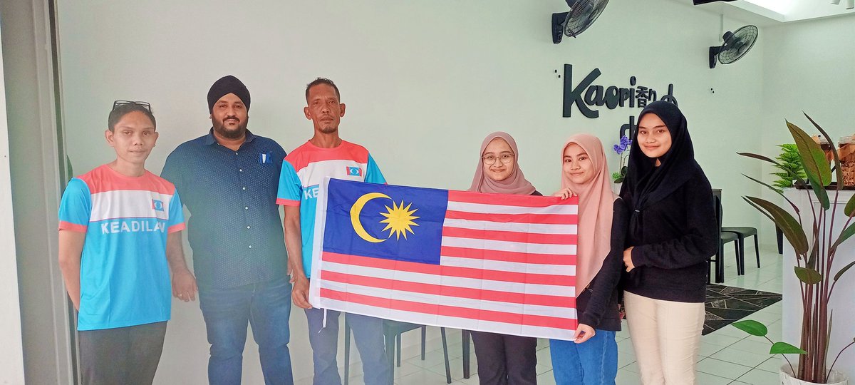 amar_amk9757's tweet photo. Selamat Menyambut Hari Malaysia kepada seluruh warganegara Malaysia 🇲🇾❤️
#HariMalaysia
#AMKKangar
#KEADILANKangar
#PKRKangar
#BetterPerlis
#AyuhMalaysia https://t.co/W3TN5qdDhg