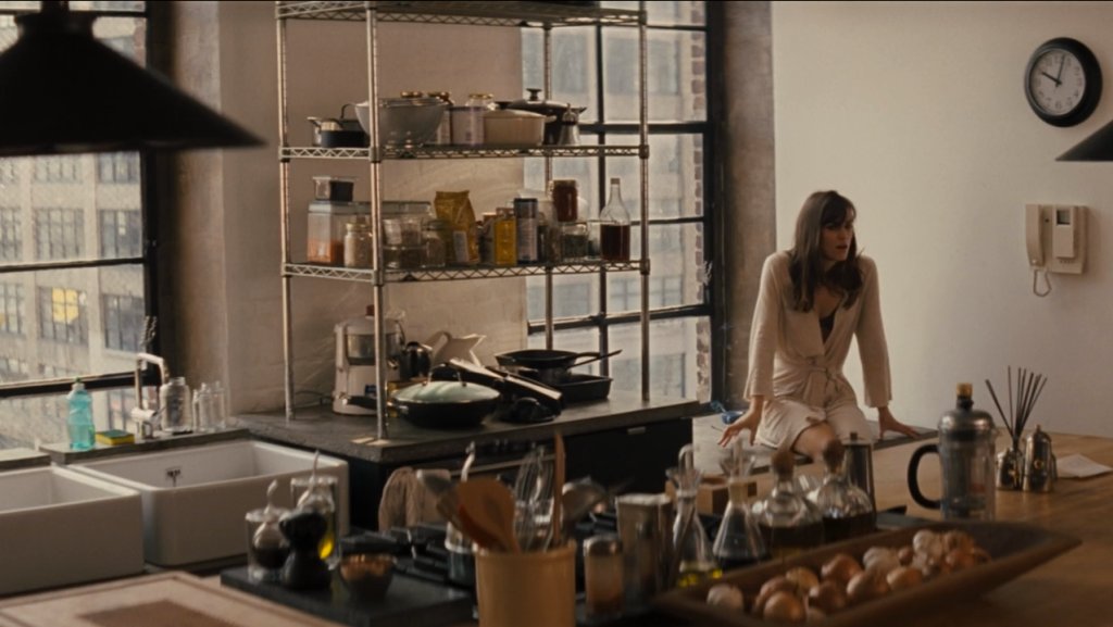 ukiyo8809's tweet photo. keira knightley's nyc apartment in last night (2010) https://t.co/7M1oEEX4DS
