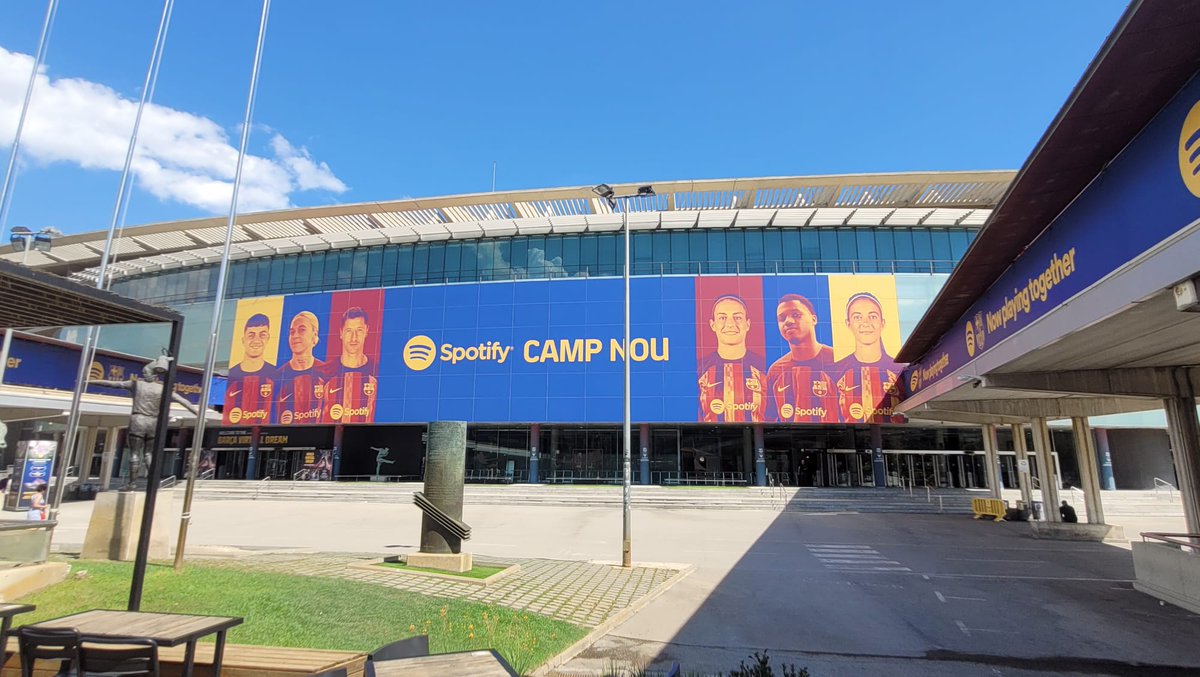 memorabilia1899's tweet photo. @lewy_official in the façade outside the Spotify Camp Nou. 🔴🔵
#FCBarcelona #SpotifyCampNou
#Lewandowski9 #lewy_official
#CampNou #1899 #forcabarça
#fcbarcelonacollection
#memorabilia1899 🇵🇱🤜🤛 https://t.co/faxlgwHSYl