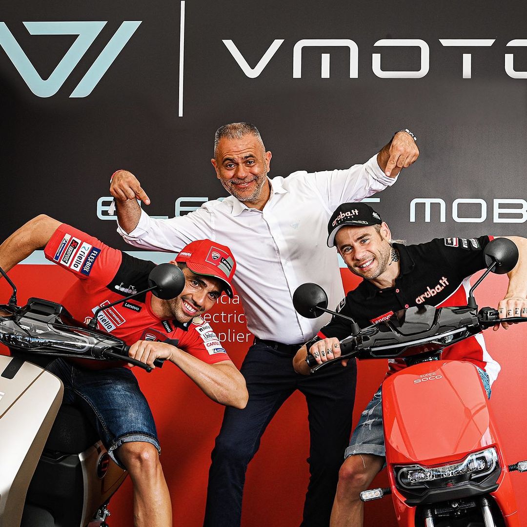 vmotosocouk's tweet photo. Throwing it back to World Ducati Week with Michele Pirro and Álvaro Bautista!

#SuperSocoAround #Vmoto #WorldDucatiWeek https://t.co/nwgR3M3Zoa